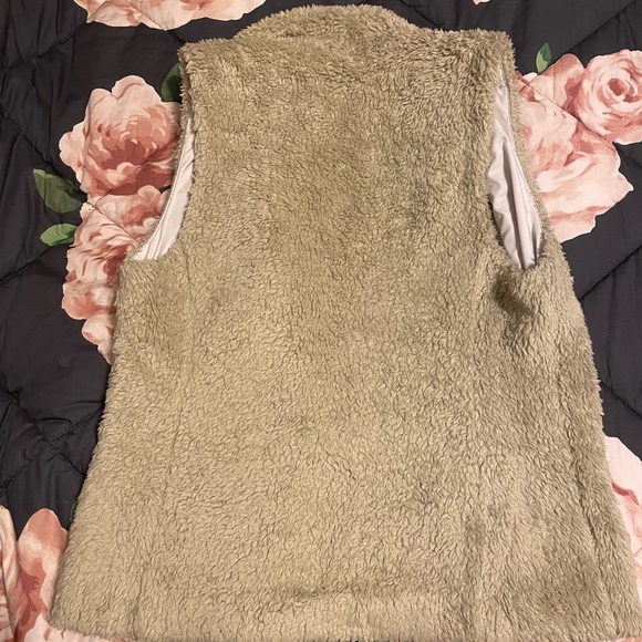 Patagonia Women's Los Gatos Fleece Vest - Picture 4 of 12